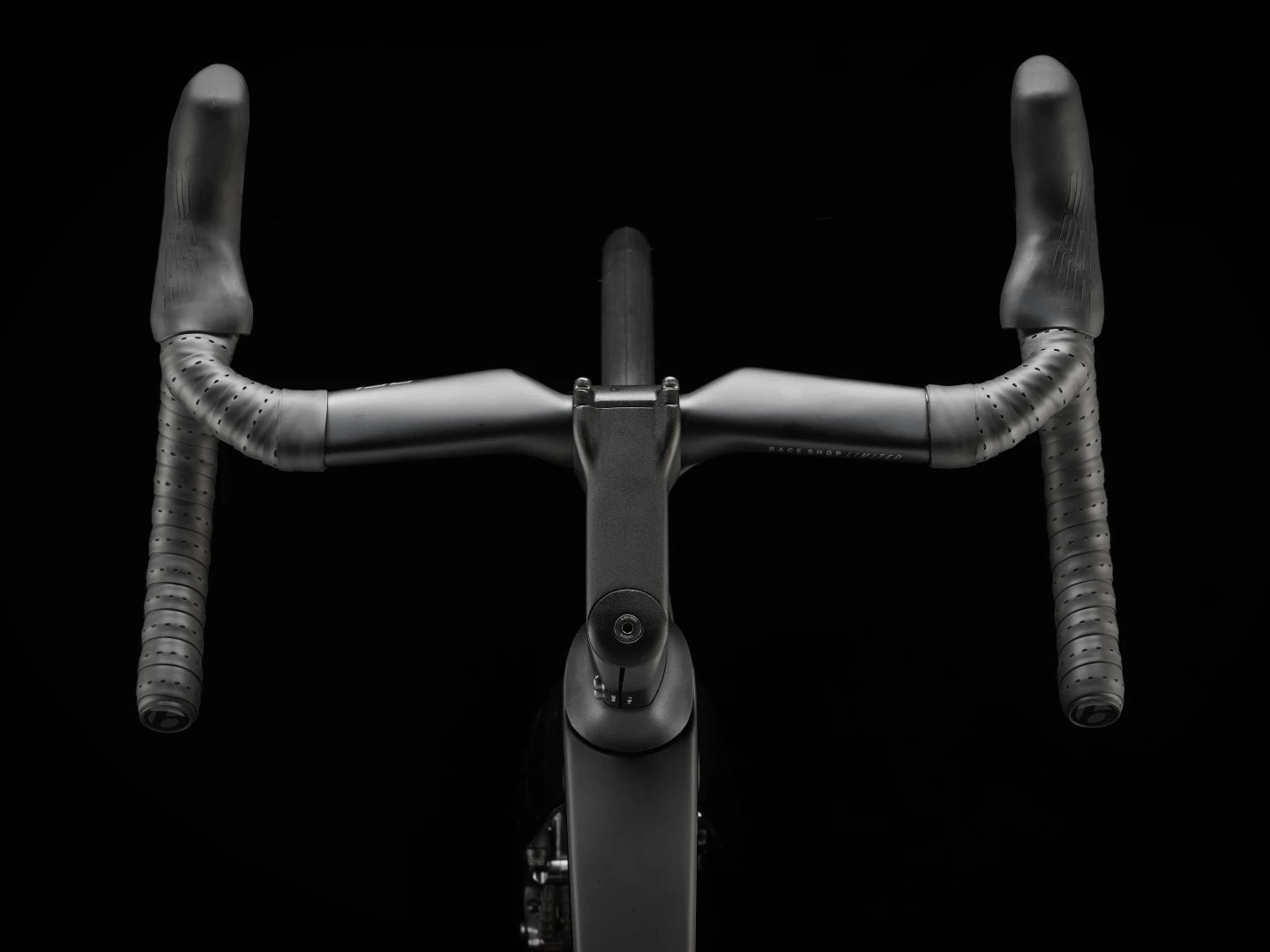 Sl 7 Madone SL 7 Gen 7 Premium Carbon Frame with Shimano Ultegra Di2 Performance