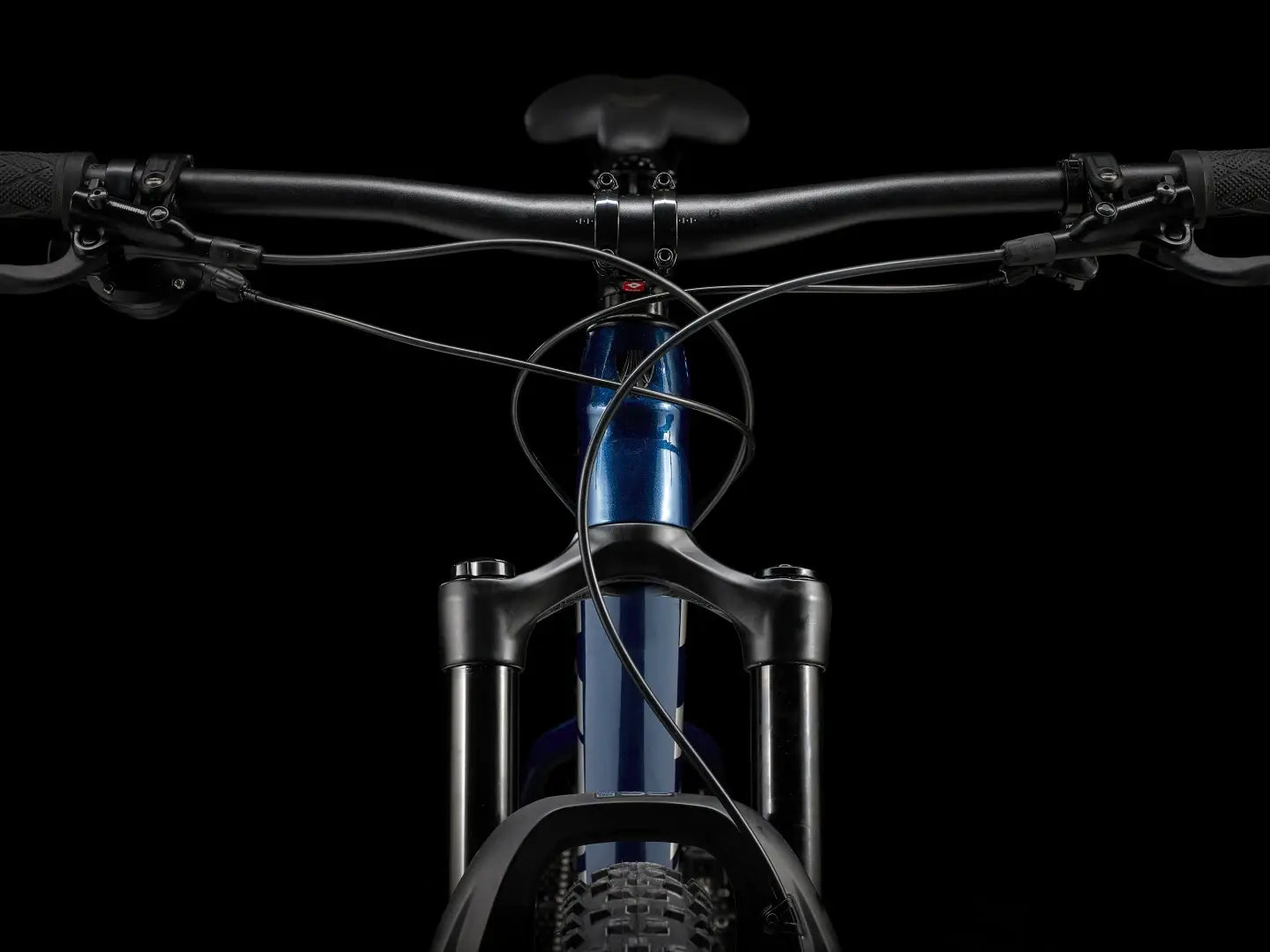 Roscoe 8 Bike - Your Ticket to Off-Road Adventure and Fun