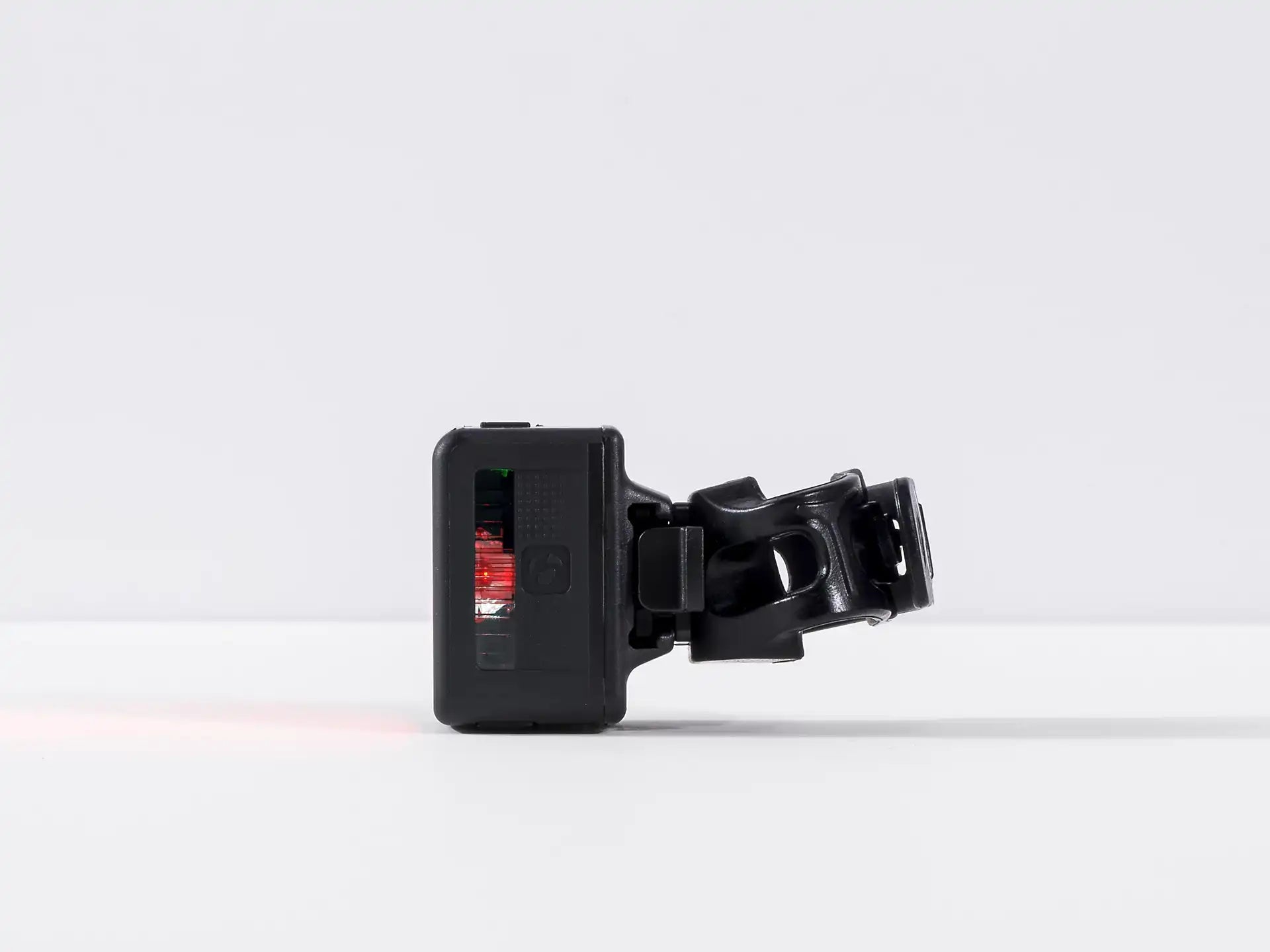 BontragerFlareRTRearBikeLight VisibilityandSafety2 1920x.webp v 1732024110